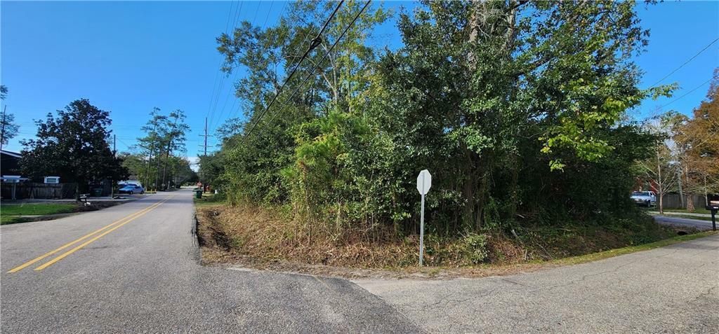 Property Photo: 2208 Third Street LA 70471