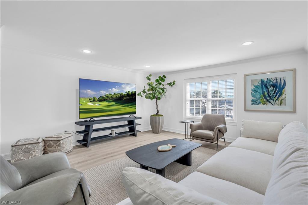 Property Photo: 271 Broad Ave S 203 FL 34102