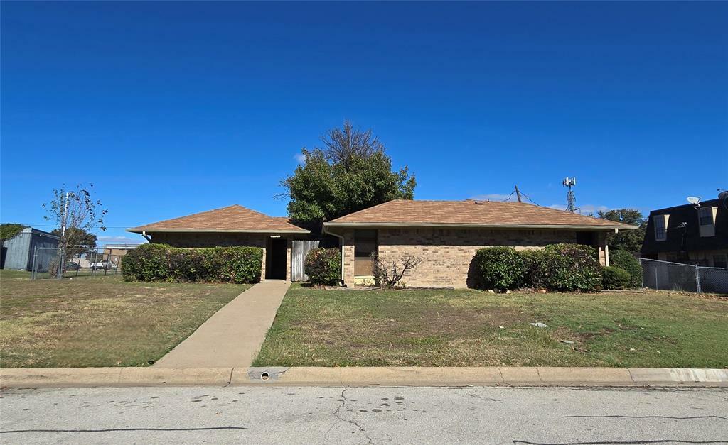 Property Photo: 3704 Cibolo Drive TX 76133