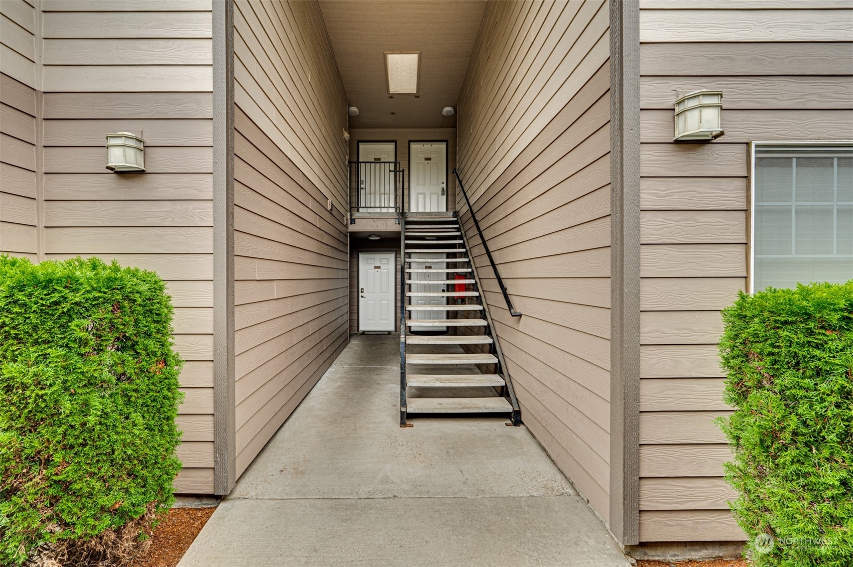 Property Photo:  14603 NE 20th Avenue 202  WA 98686 