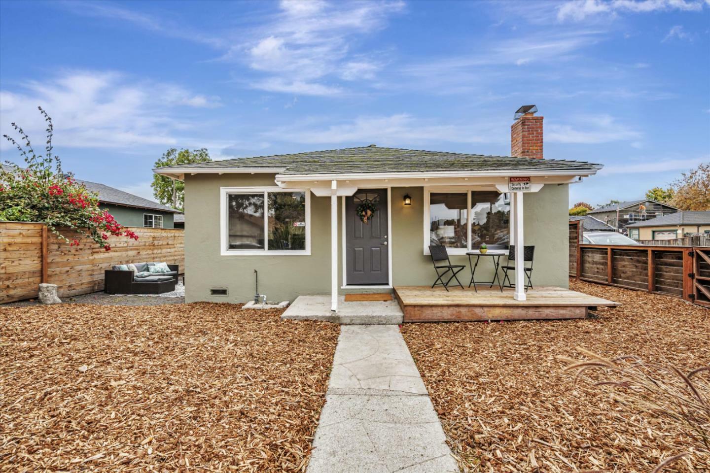 Property Photo:  1100 Garden Street  CA 94303 