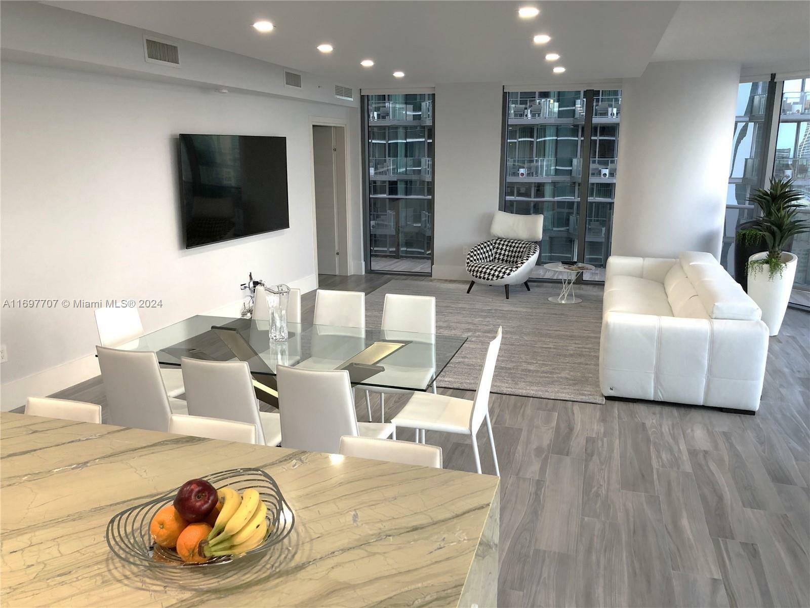 Property Photo:  801 S Miami Ave 3205  FL 33130 