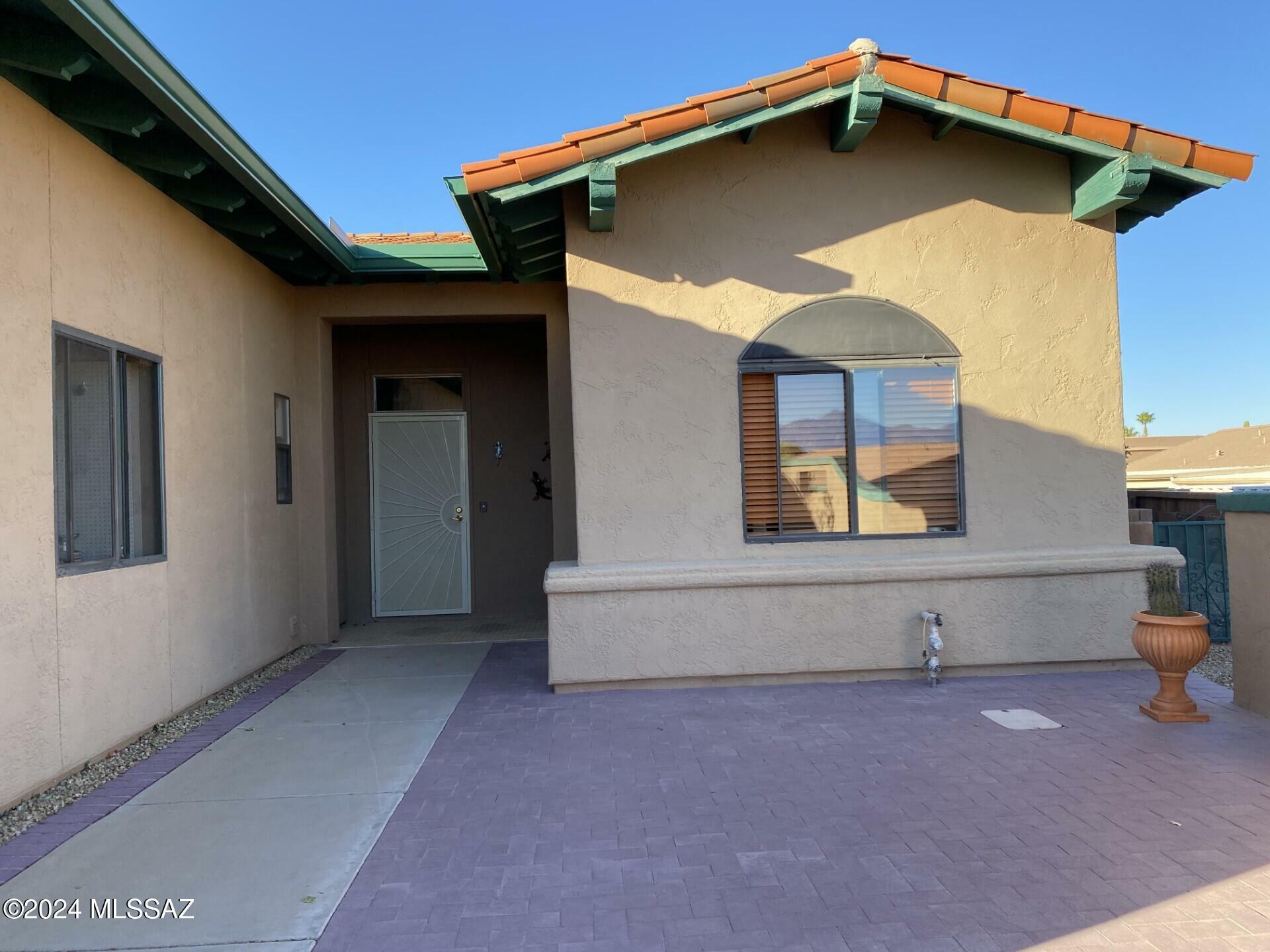 Property Photo:  804 W Via Santa Adela  AZ 85614 