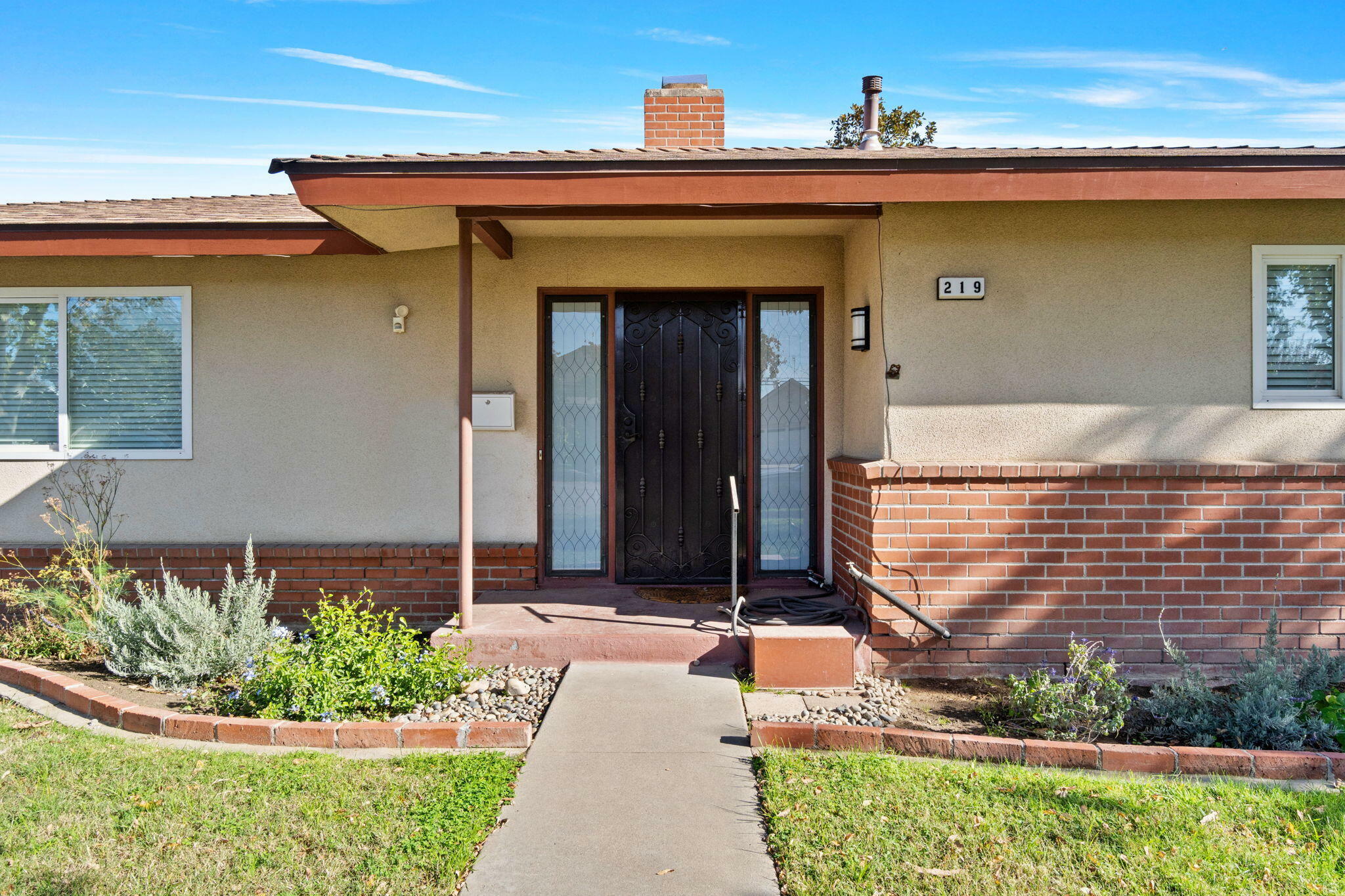 Property Photo:  219 N 6th Street  CA 93625 