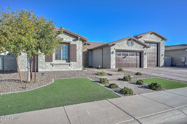 Property Photo: 9204 W Daley Lane AZ 85383