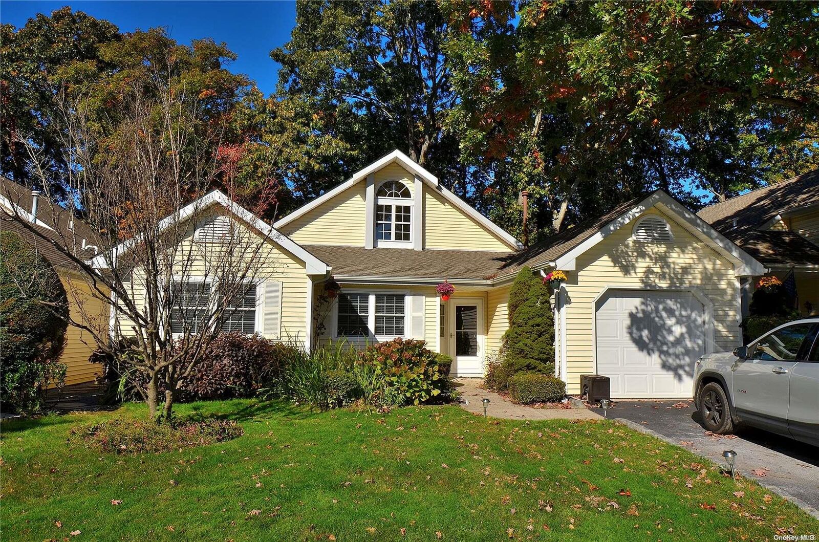 Property Photo: 36 Saddlebrook Court 36 NY 11953
