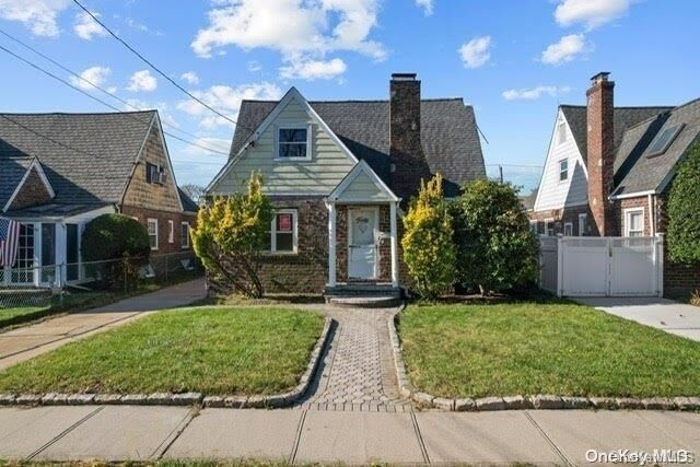 Property Photo:  40 Sunnyside Avenue  NY 11550 