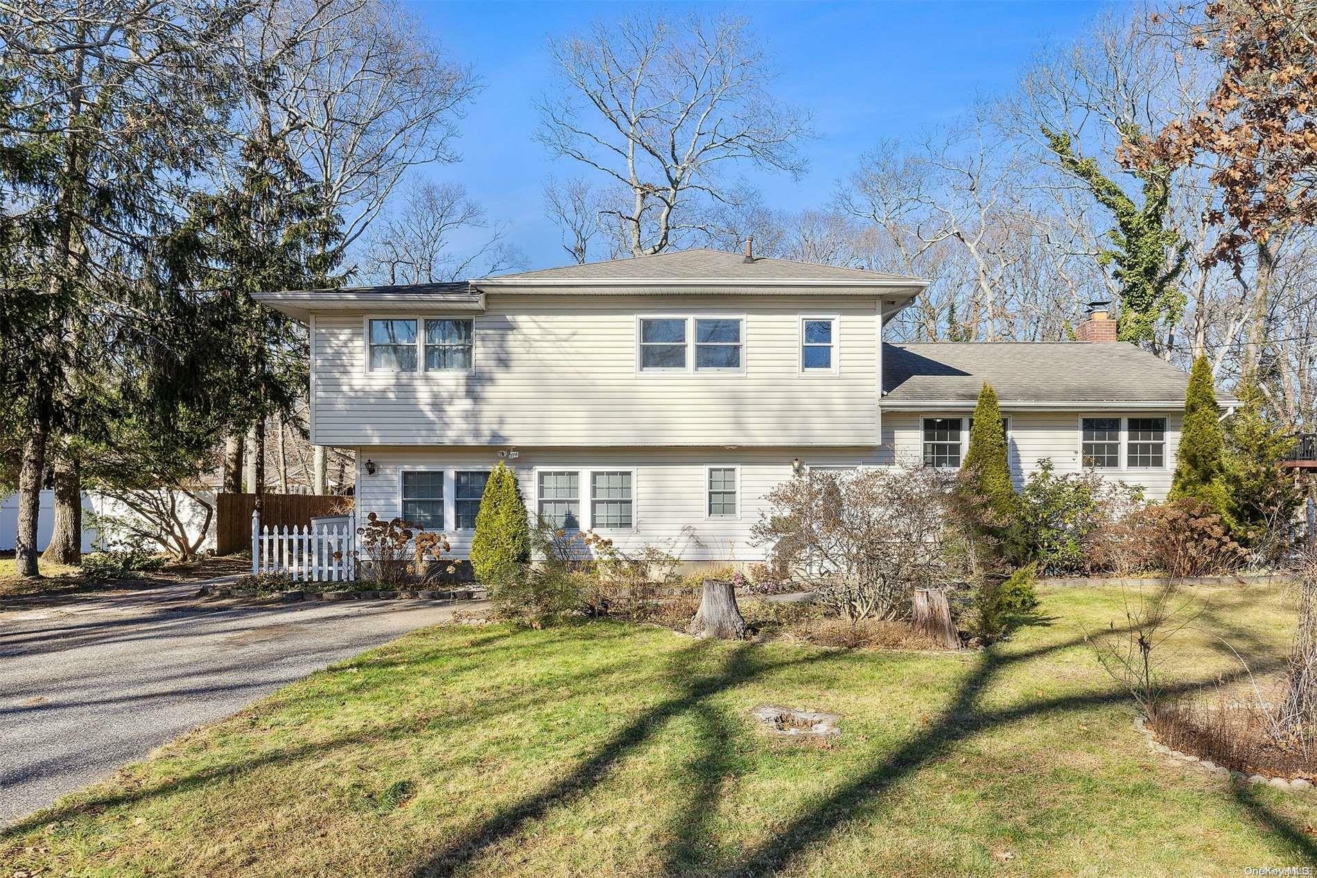 Property Photo:  76 Meadow Lane  NY 11901 