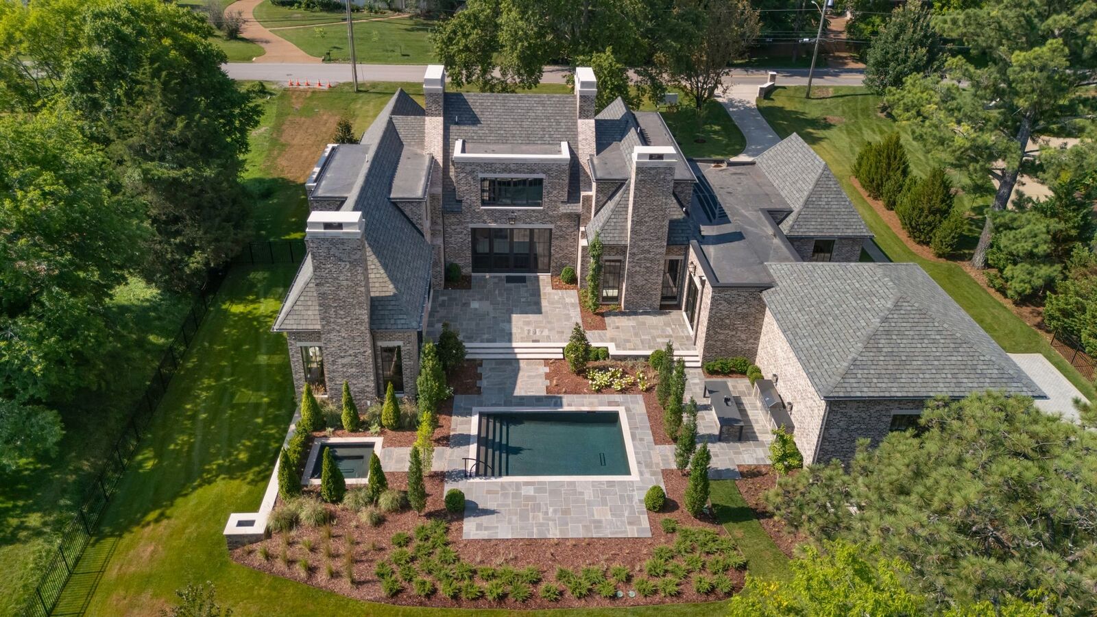 Property Photo: 1206 Tyne Blvd TN 37215