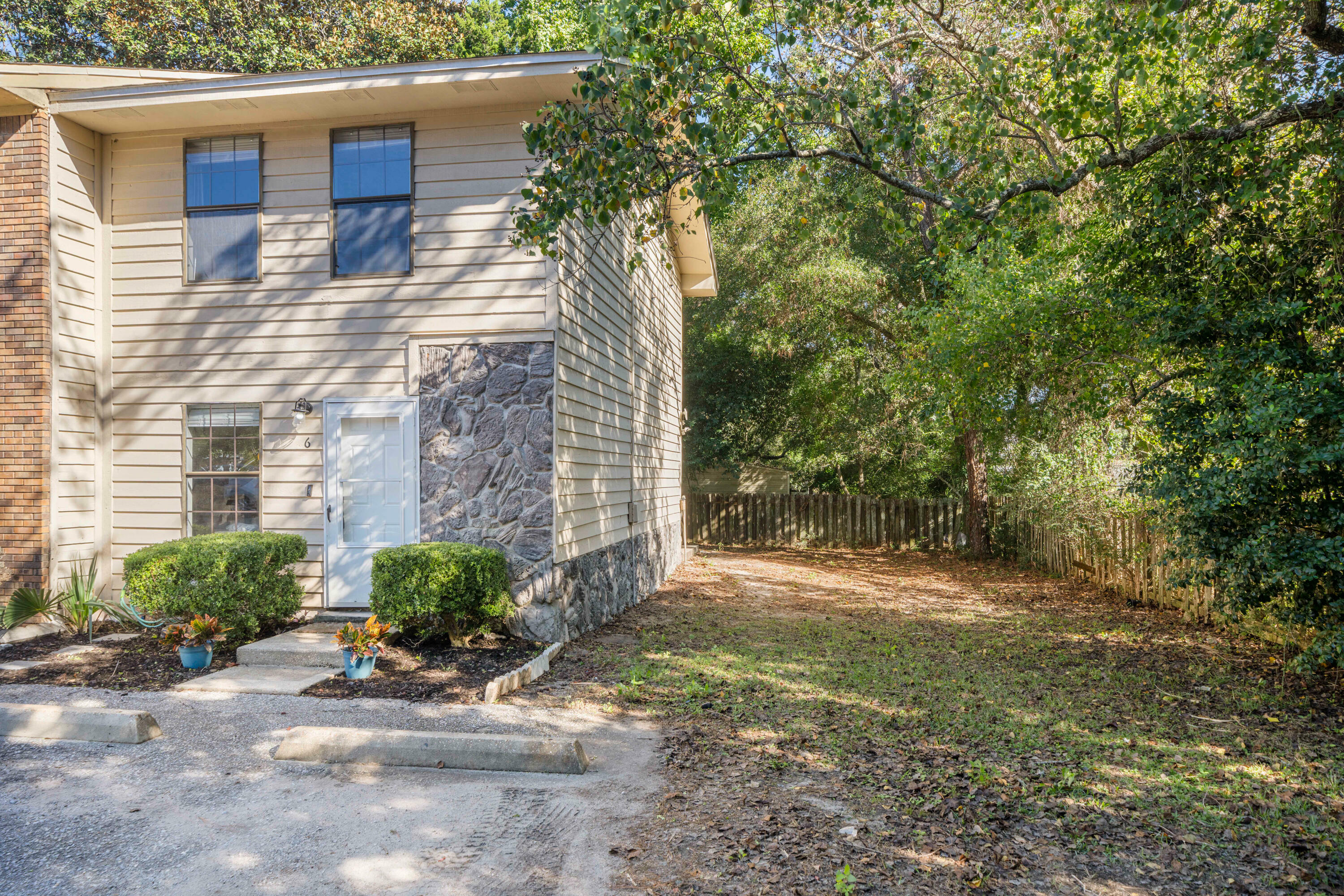 Property Photo: 611 Center Street 6 FL 32547