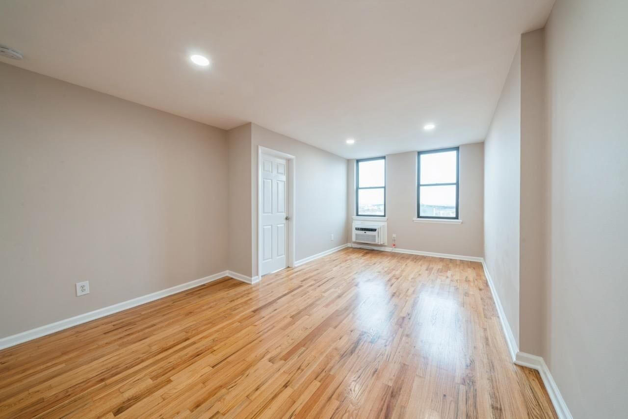 Property Photo:  43-49 Van Wagenen Ave 6E  NJ 07306 