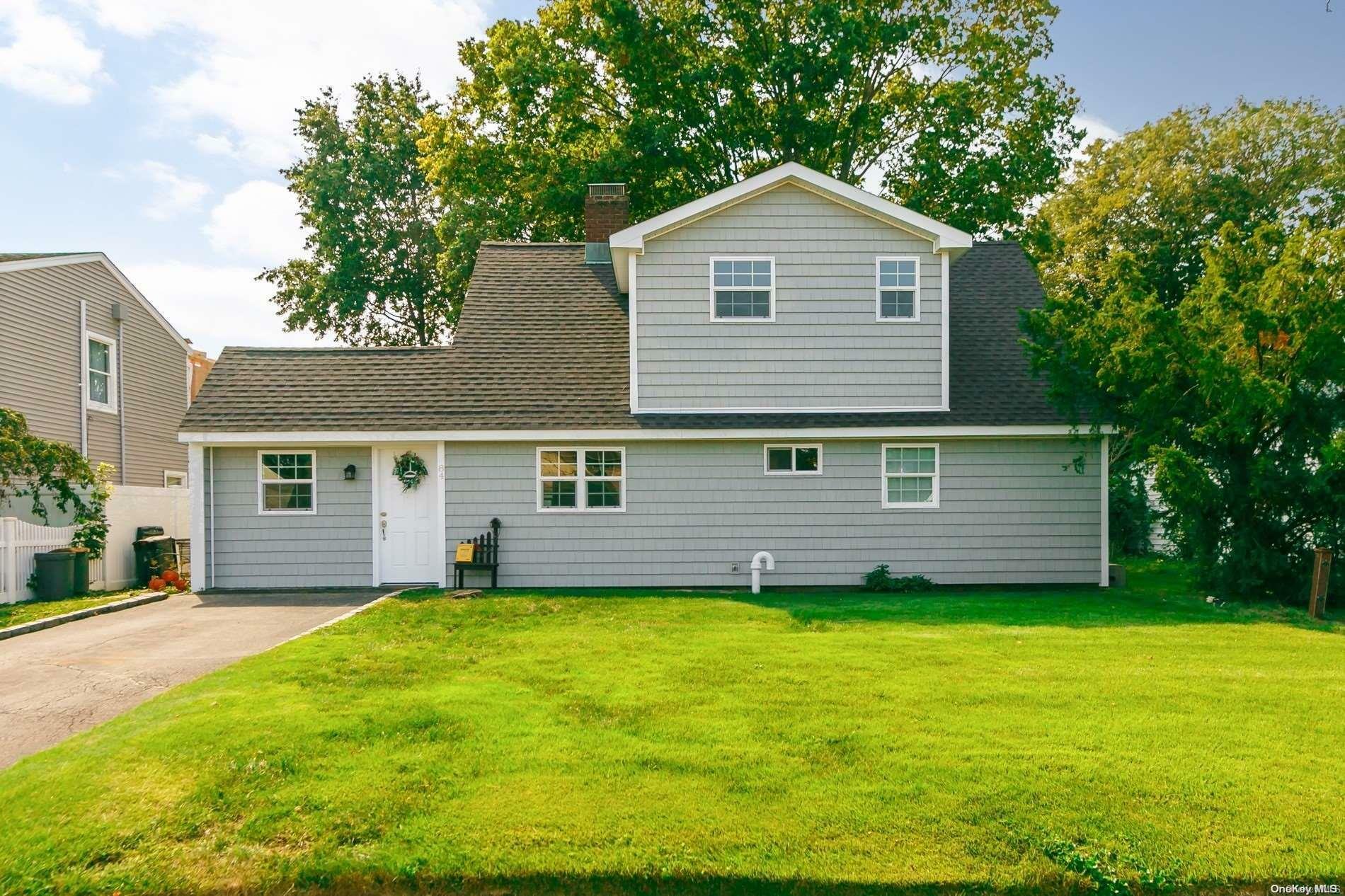 Property Photo:  84 S Cabot Lane  NY 11590 