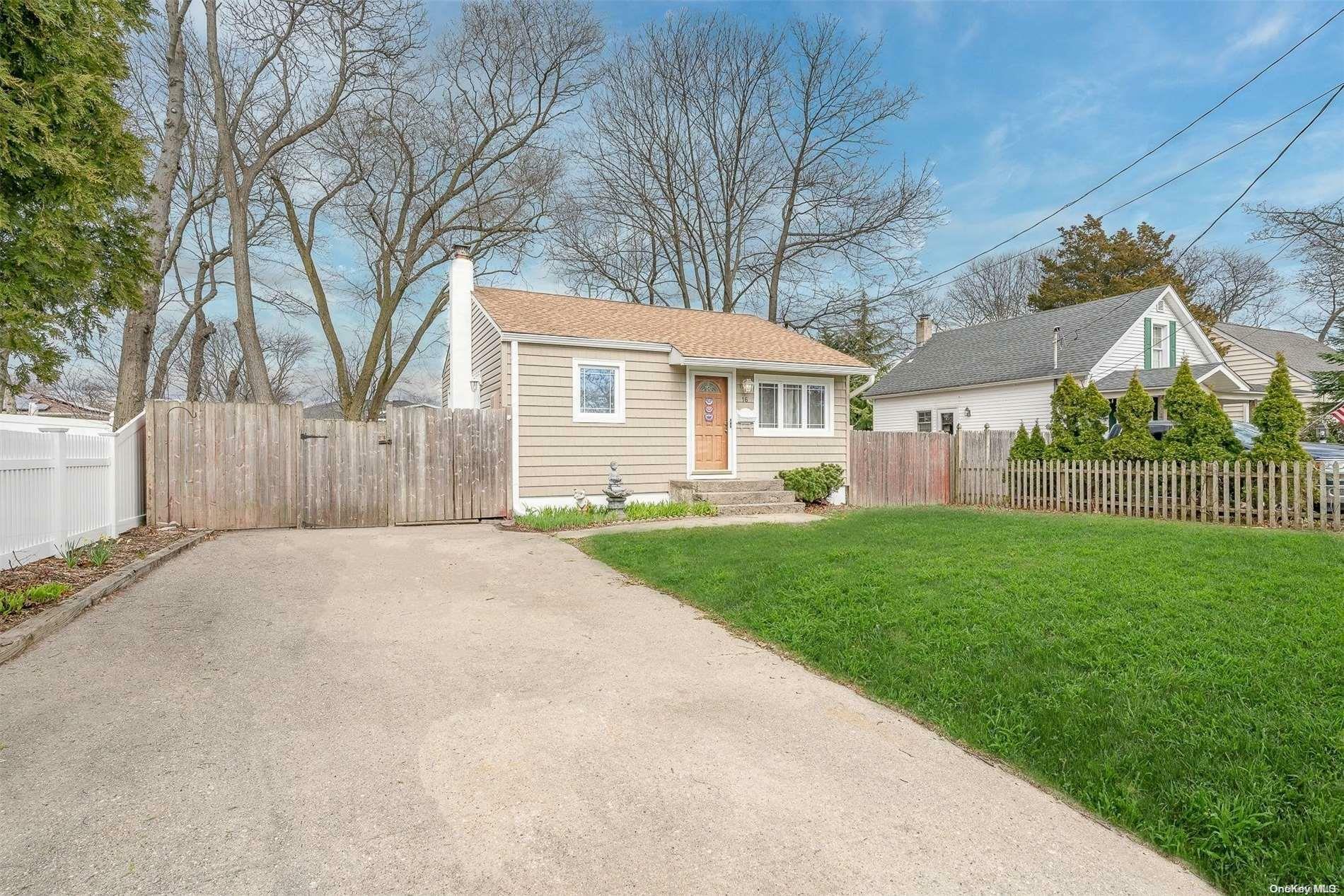 16 N Indiana Avenue  Lindenhurst NY 11757 photo