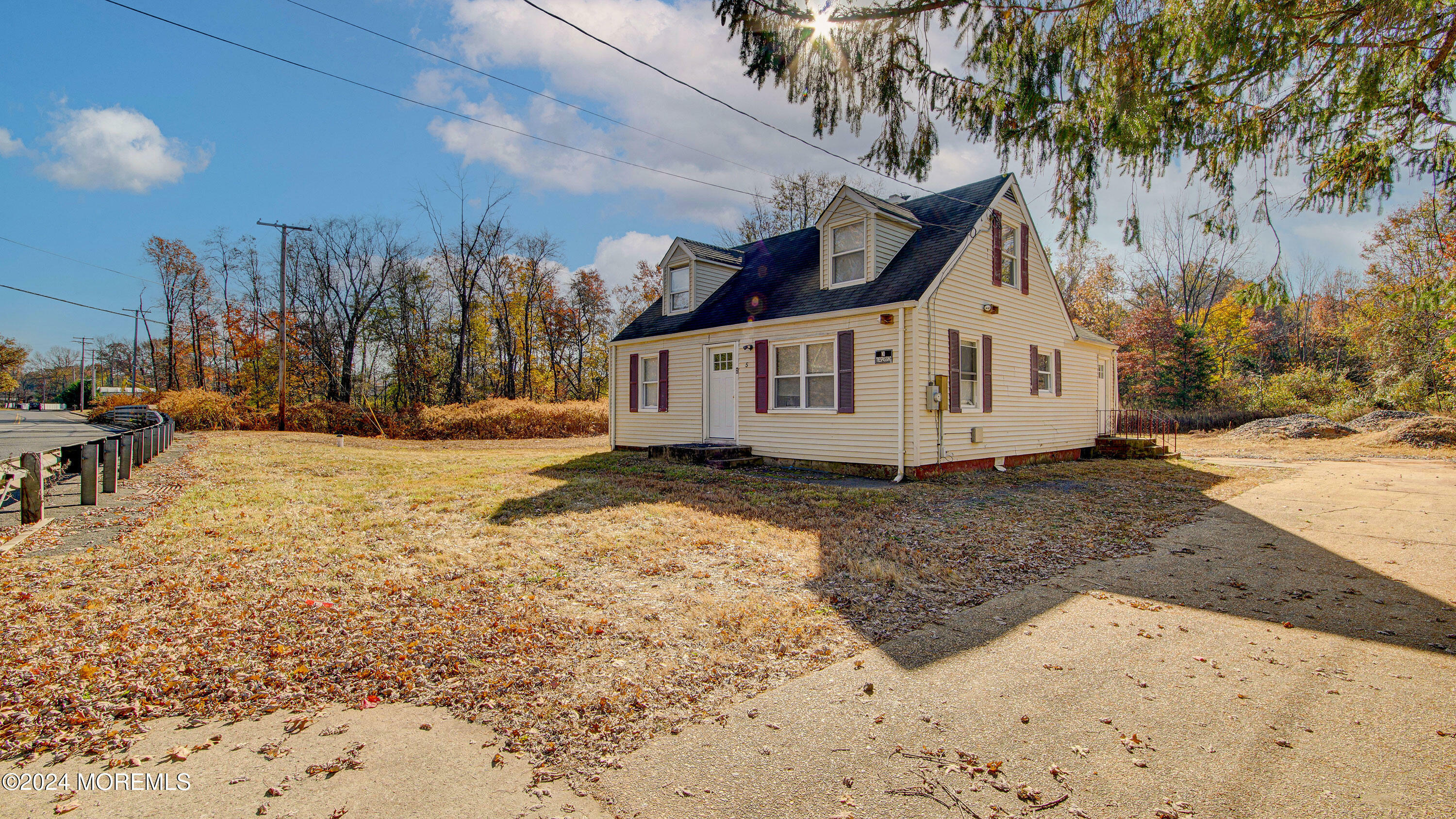 Property Photo:  5 Union Hill Road  NJ 08831 