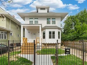 Property Photo:  119 N Lockwood Avenue  IL 60644 