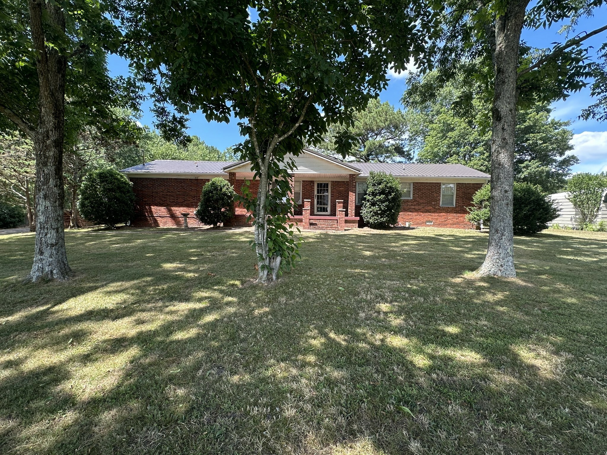 Property Photo:  1111 Baker Ln  TN 38464 