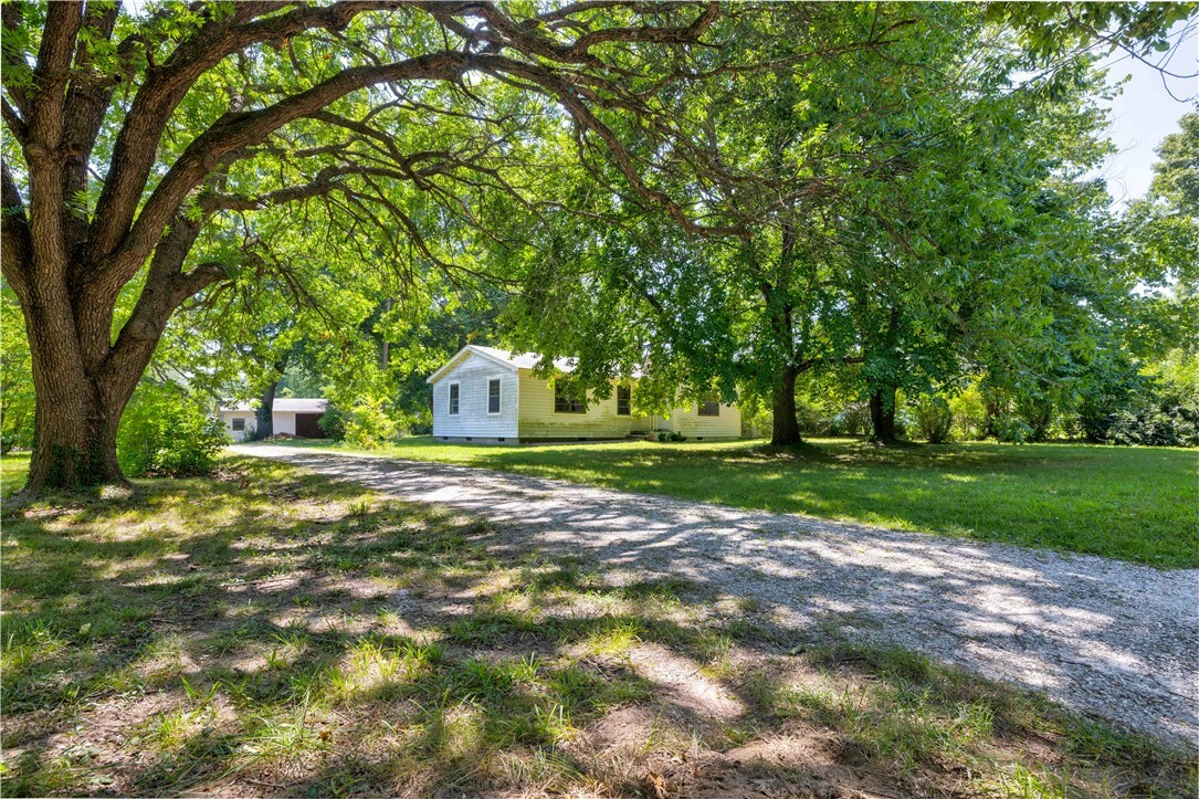 Property Photo:  1801 N Arkansas Street  AR 72756 