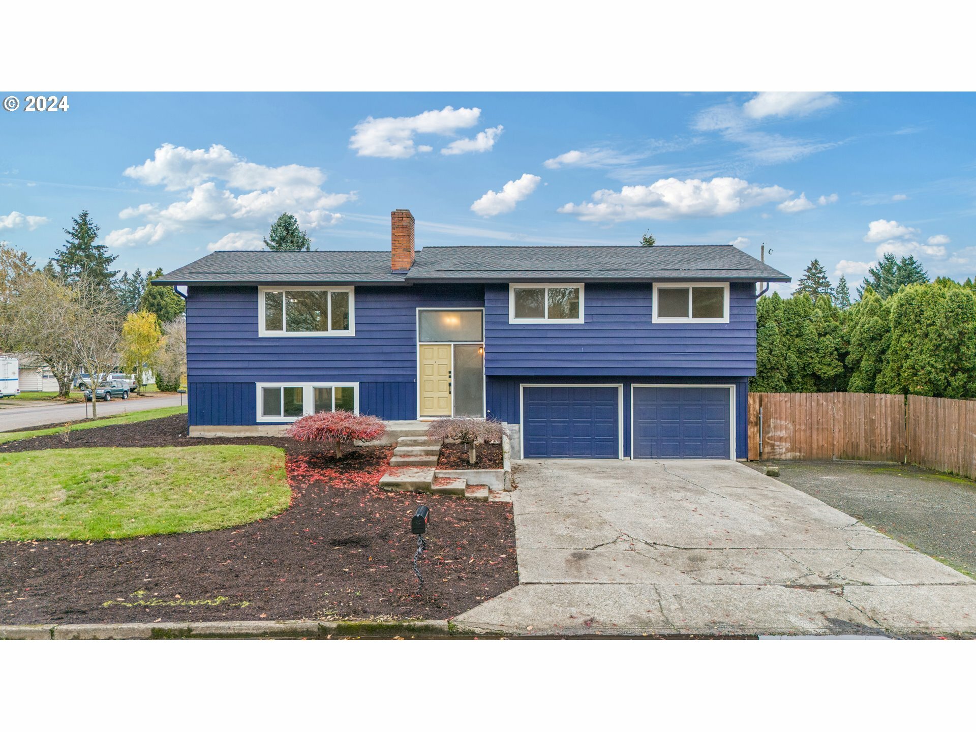 Property Photo:  8708 NW 6th Ave  WA 98665 