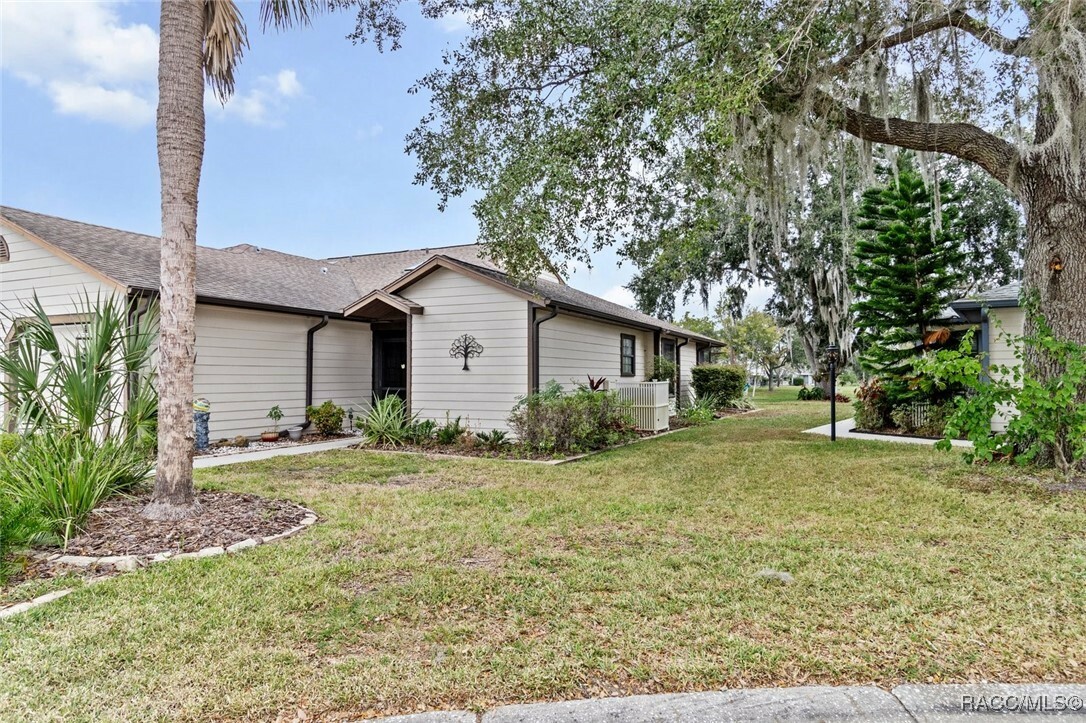 Property Photo:  9851 E Pebble Creek Court  FL 34450 