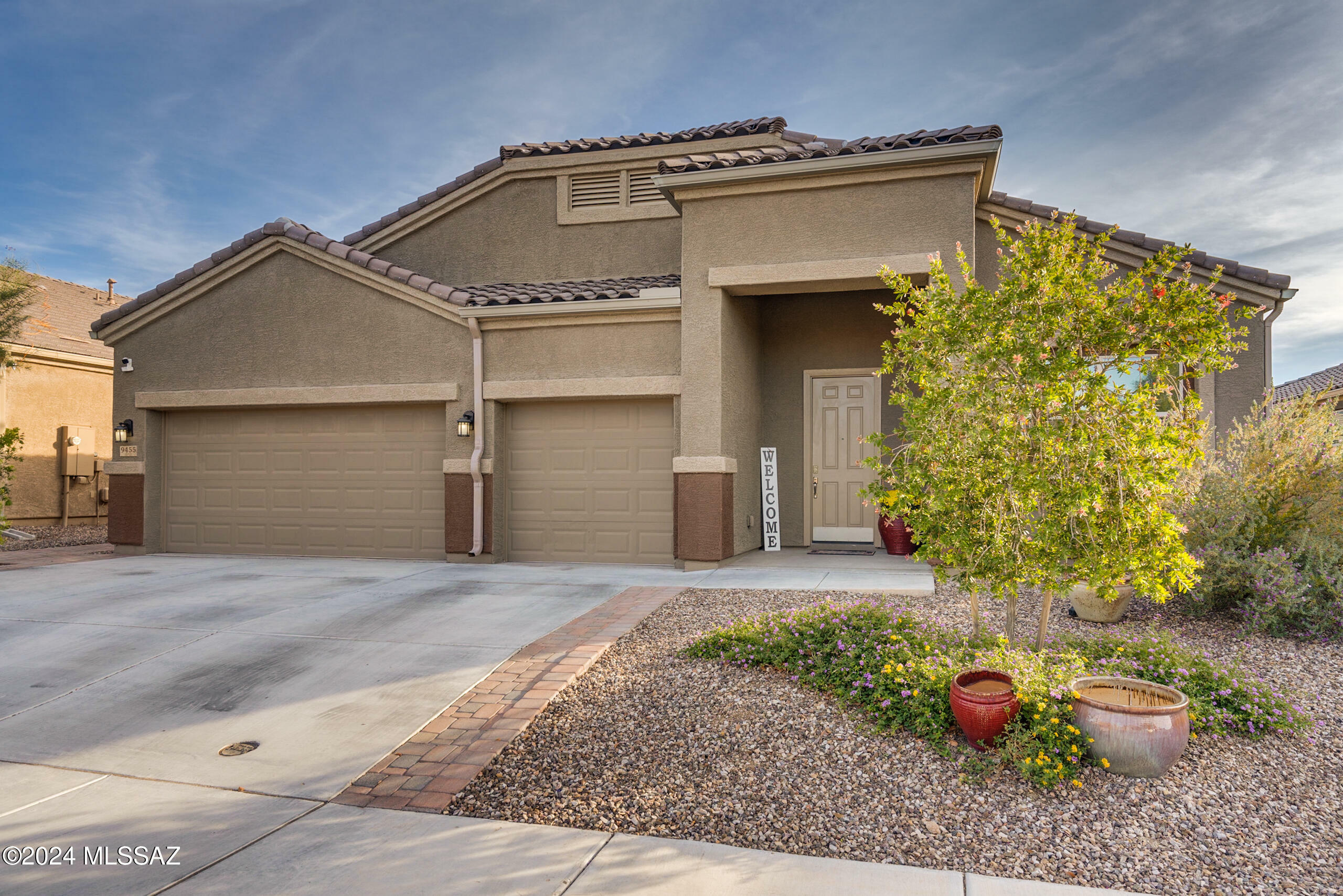 Property Photo:  9455 W Lone Cougar Way  AZ 85653 