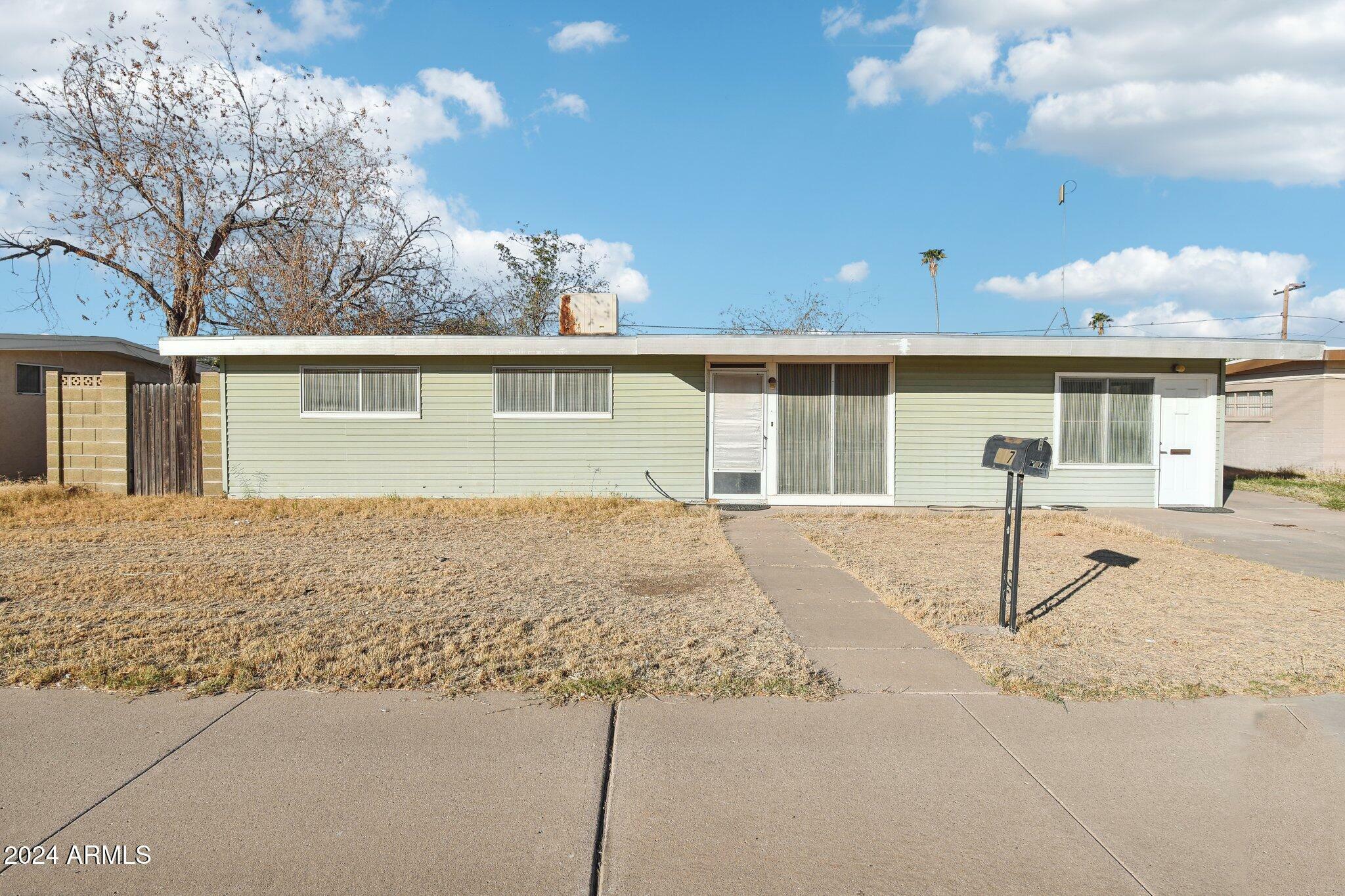 Property Photo: 917 N Trekell Road AZ 85122