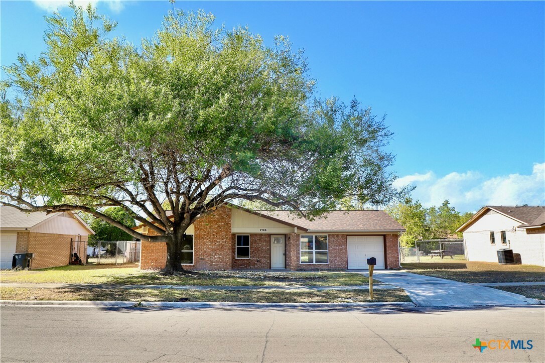 Property Photo:  1703 Sunset Street  TX 76543 