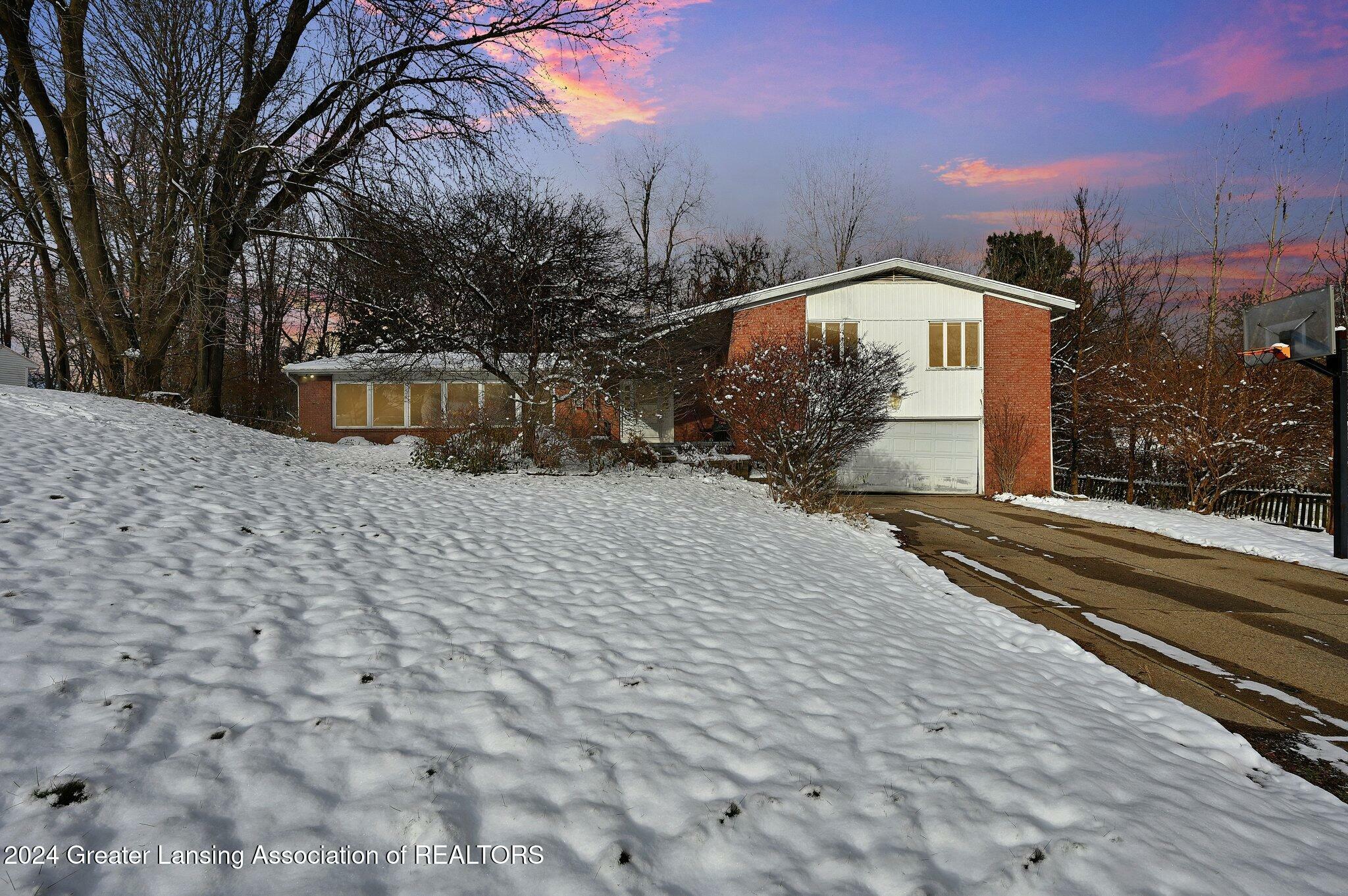 Property Photo:  2610 Cochise Lane  MI 48864 