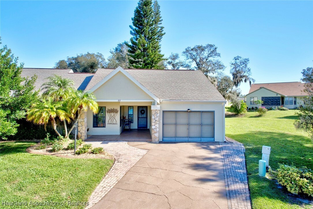 Property Photo:  11 Pinewood Court  FL 33852 