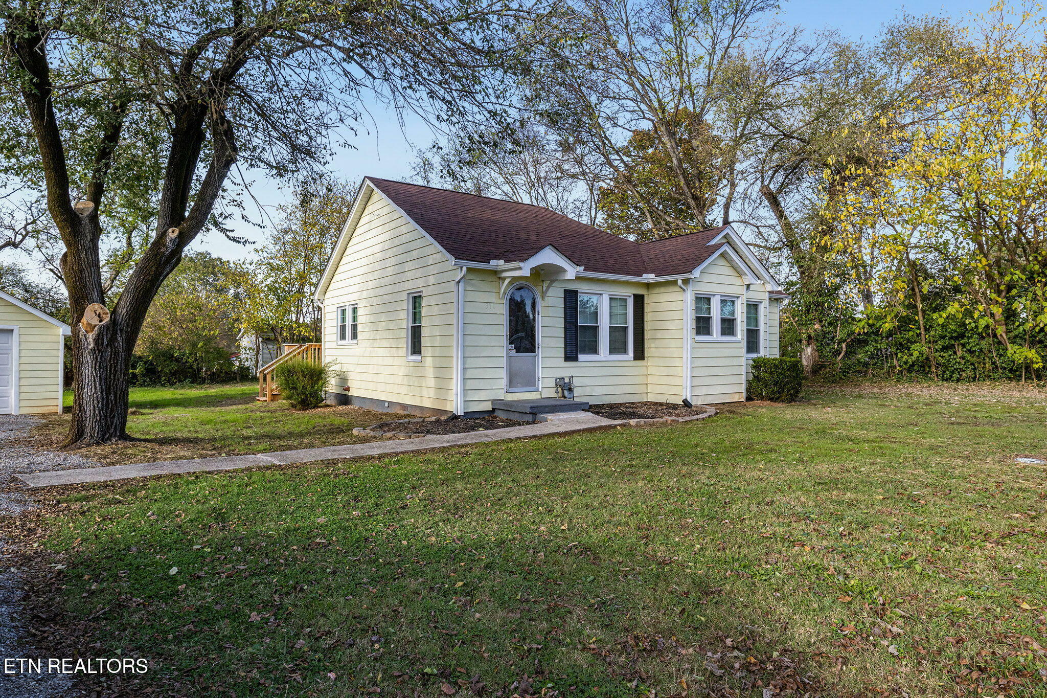 Property Photo:  310 Russell Rd  TN 37853 