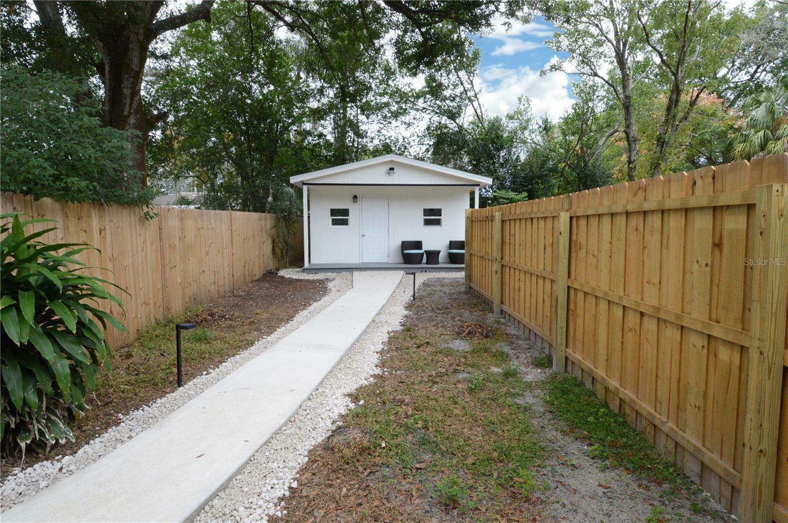 Property Photo:  10934 N Boulevard  FL 33612 