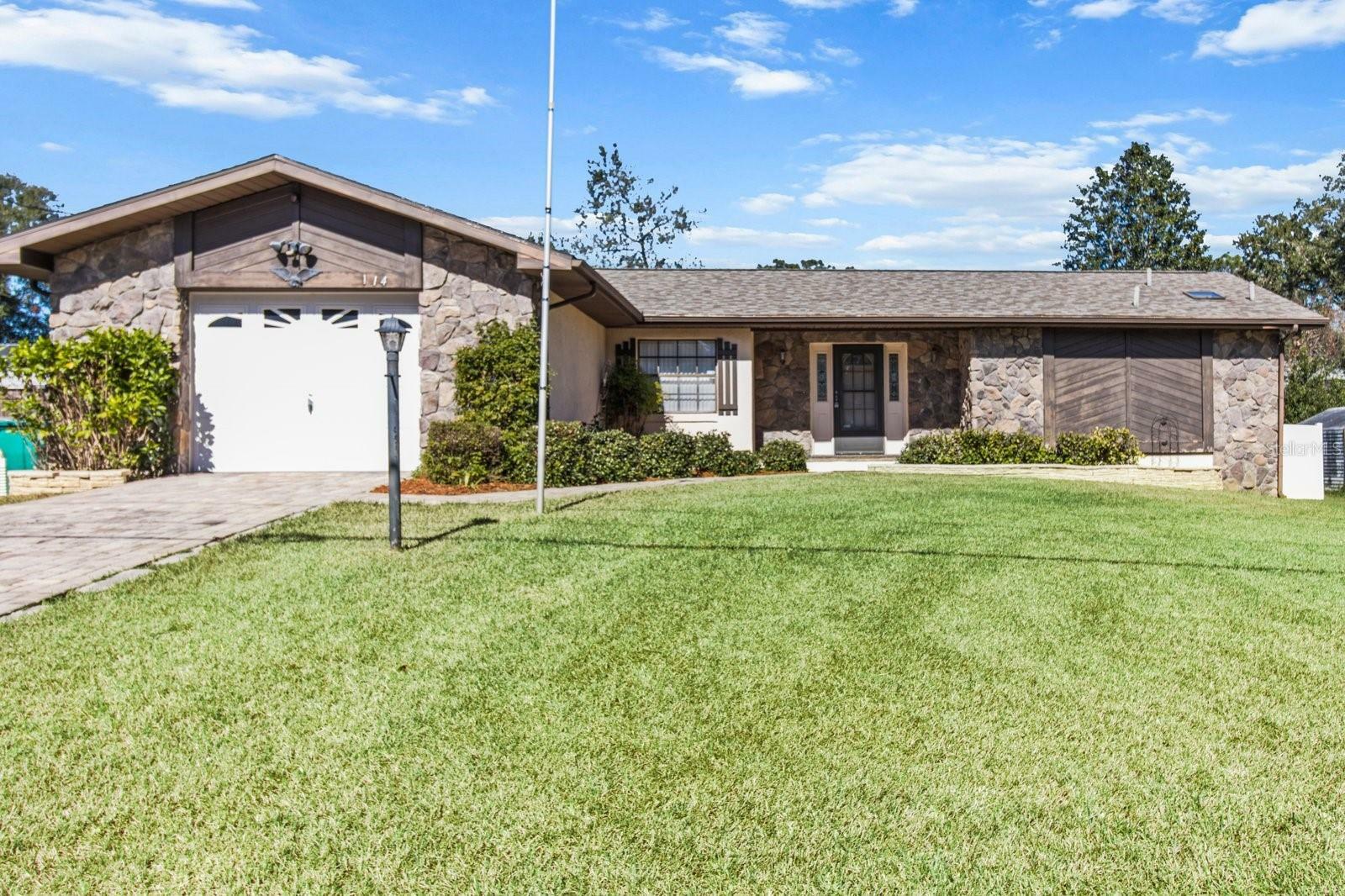 Property Photo: 114 Hemlock Street FL 34452