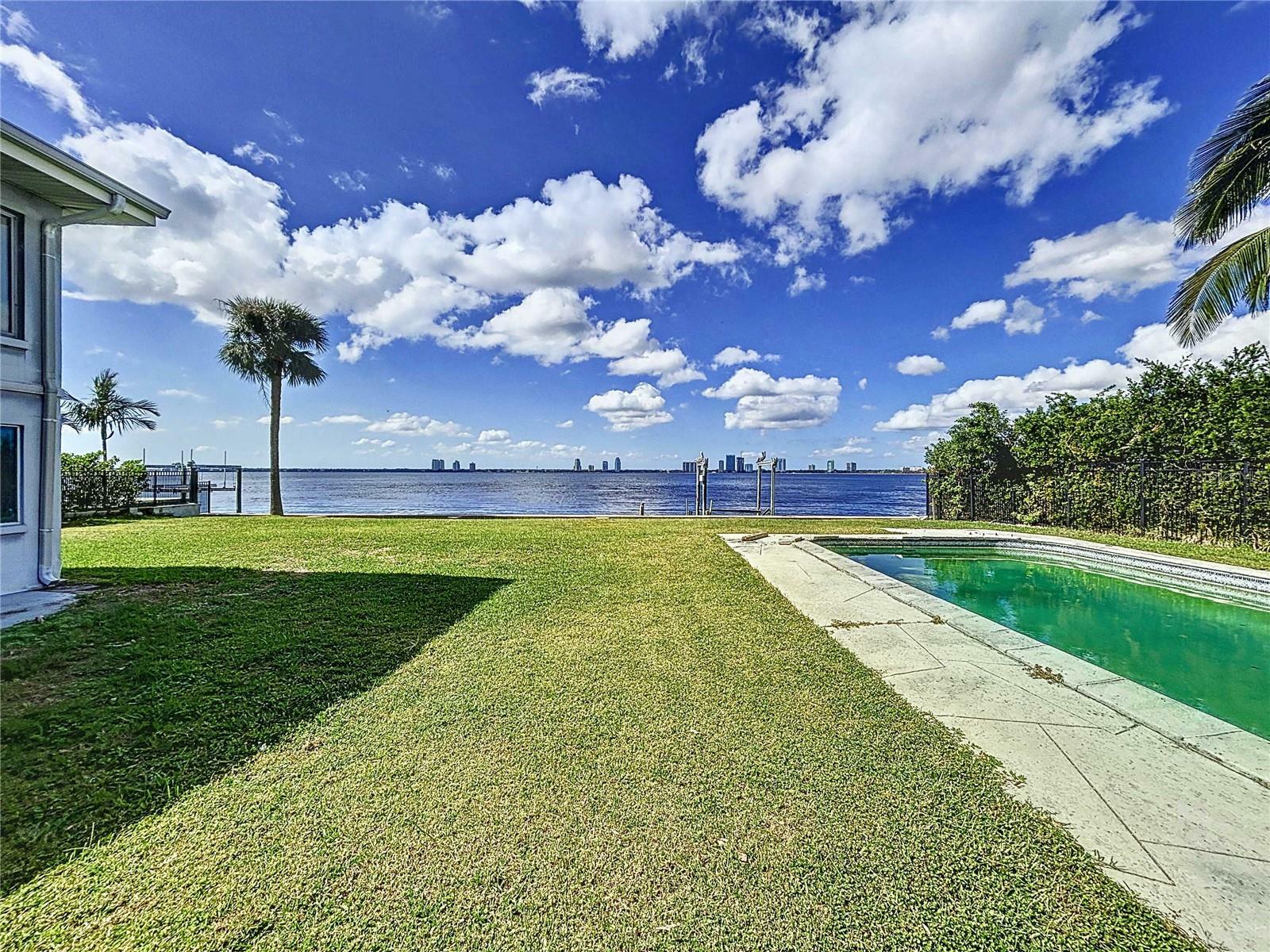 Property Photo:  560 Riviera Drive  FL 33606 