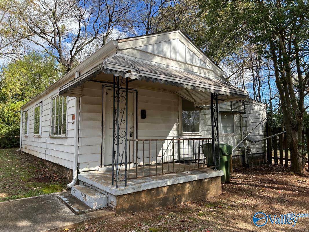 Property Photo:  4305 9th Avenue SW  AL 35805 