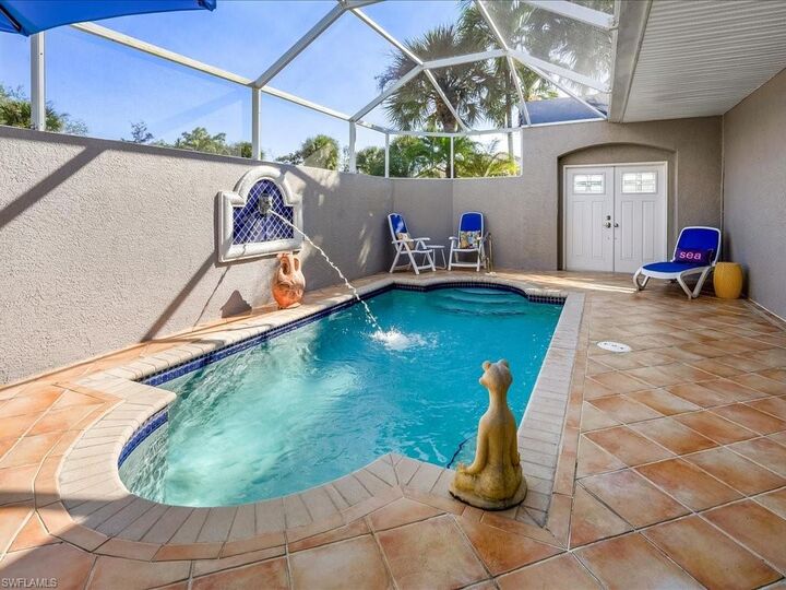 Property Photo:  148 Glen Eagle Cir  FL 34104 