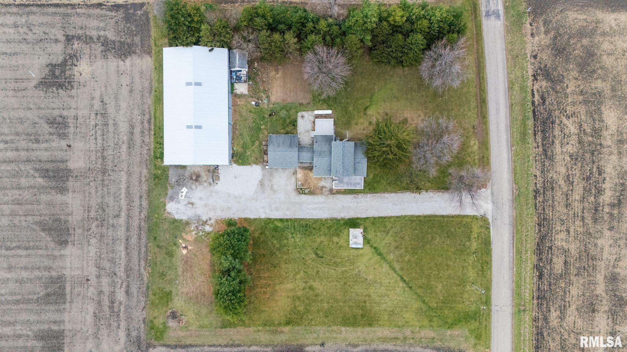 Property Photo:  1097 County Road 1900 E  IL 61711 