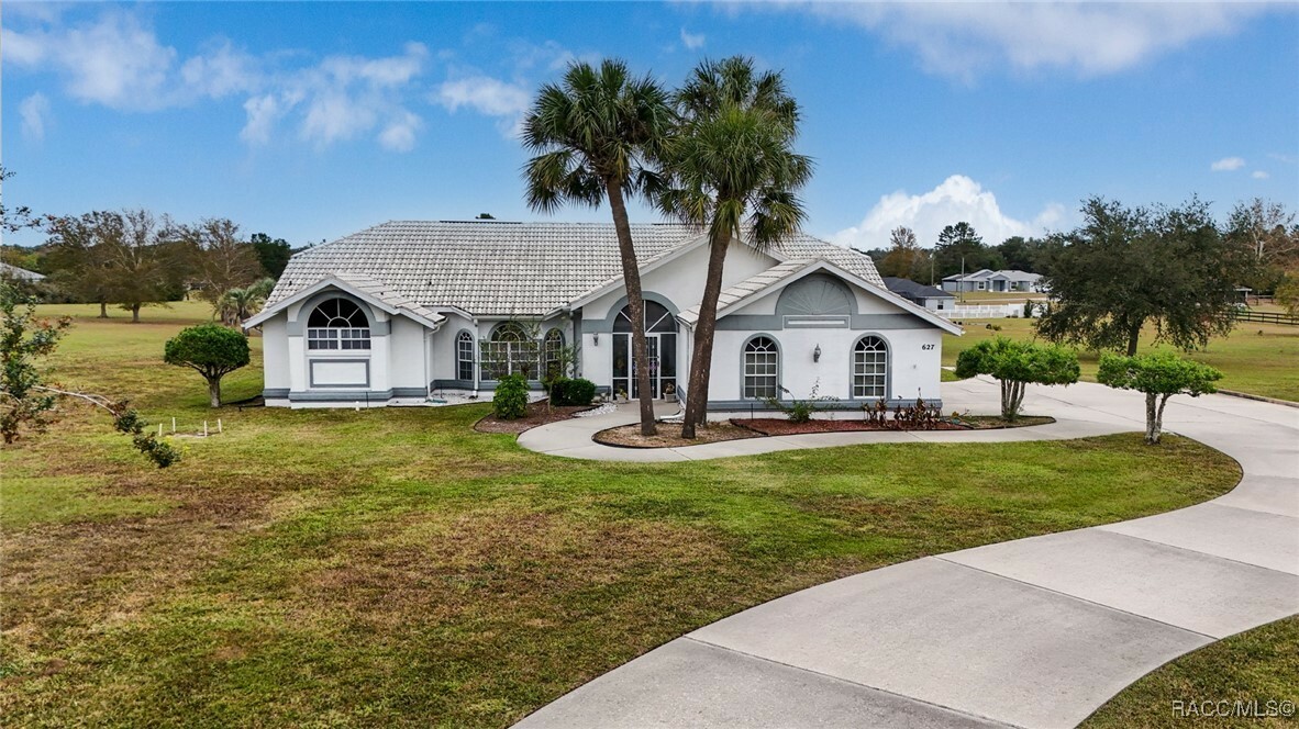 Property Photo:  627 E Alaska Lane  FL 34442 