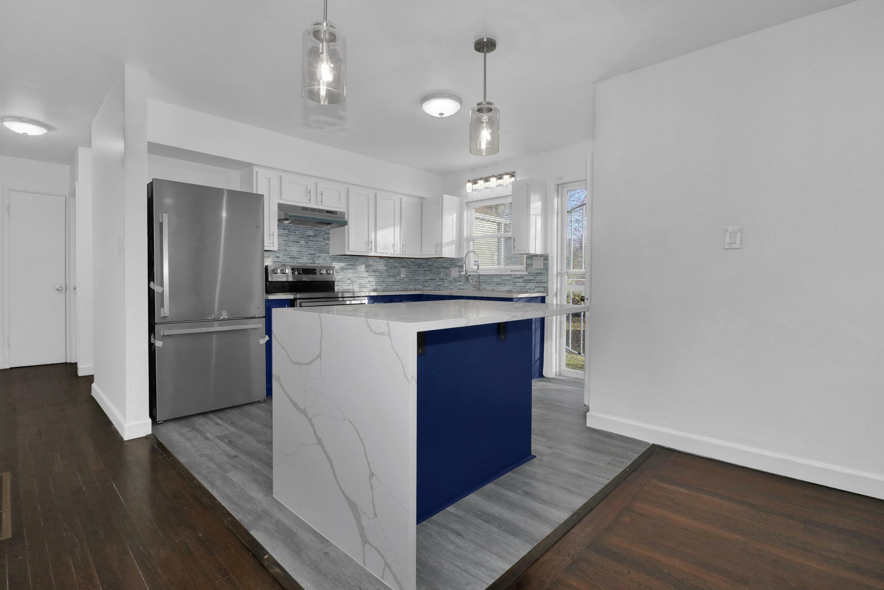 Property Photo:  1659 E Blake Avenue  OH 43219 