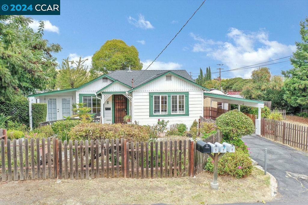 Property Photo:  5 Adelaide  CA 94553 