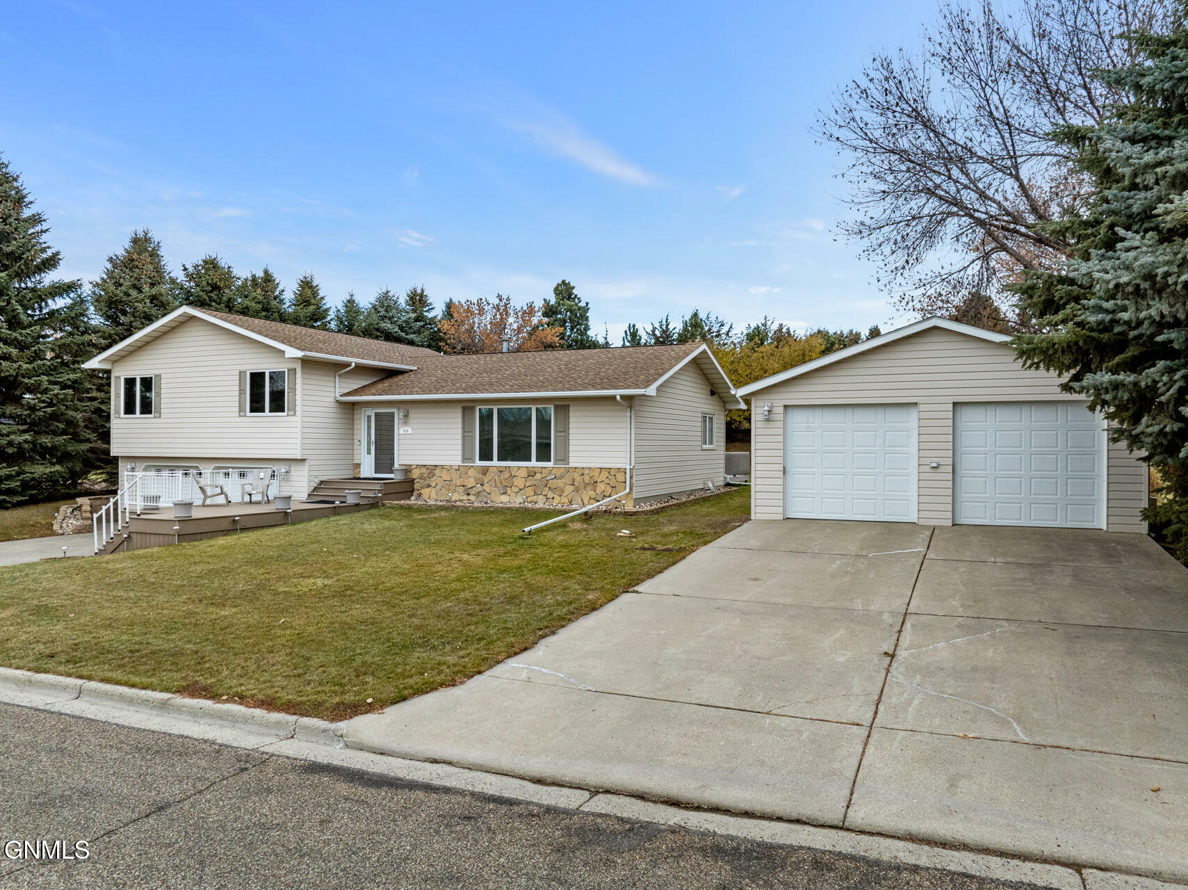 Property Photo:  834 4th Avenue NE  ND 58540 