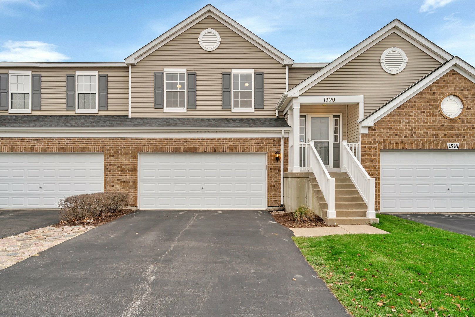 Property Photo:  1320 Westhampton Drive 1320  IL 60586 