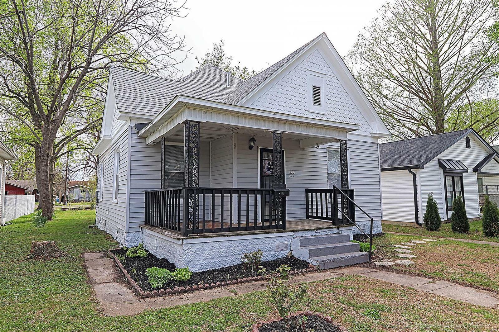 Property Photo: 122 W Parker Avenue MO 63740