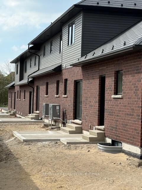 Property Photo:  8 Golf Links Road Unit 4  ON N2Z 0G1 