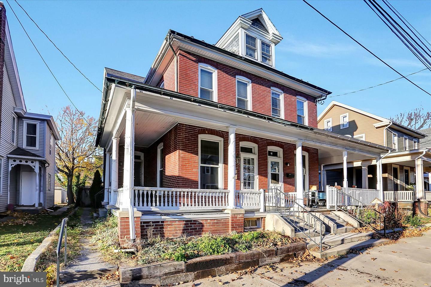 Property Photo:  69 E Park Street  PA 17022 