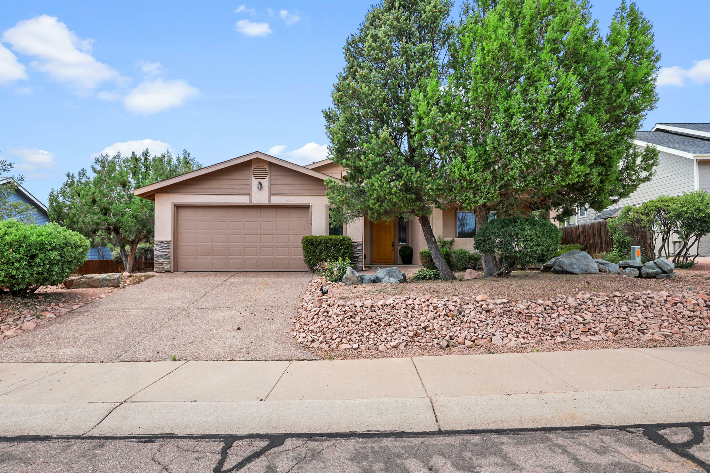 Property Photo: 1114 S Mountain View Drive AZ 85541