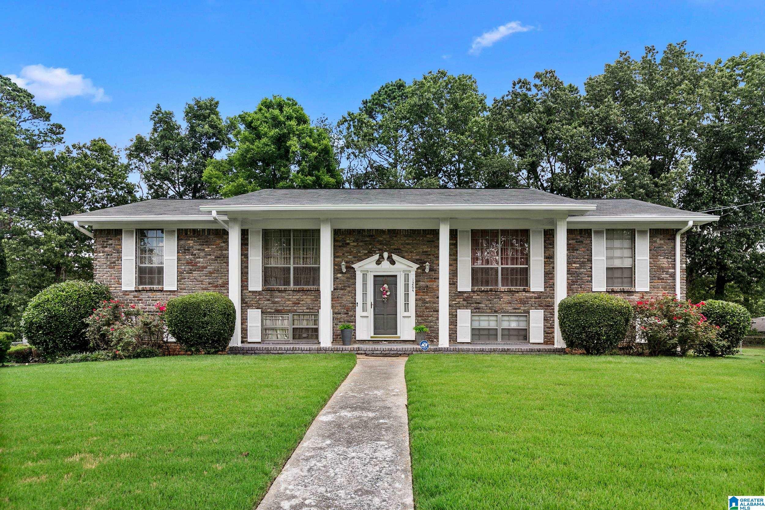 Property Photo: 1264 Old Oak Circle AL 35235