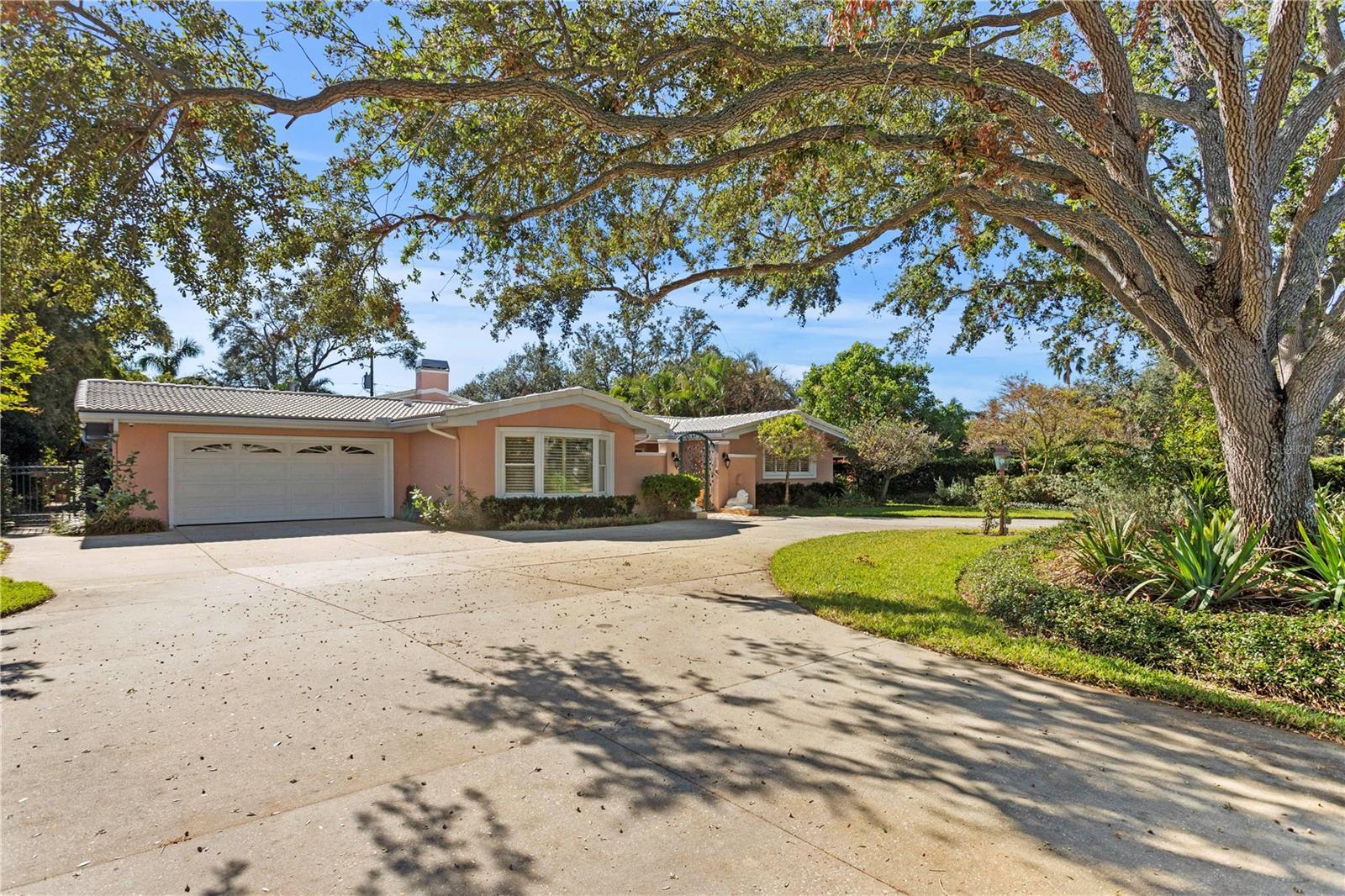 Property Photo: 1131 Snell Isle Boulevard NE FL 33704