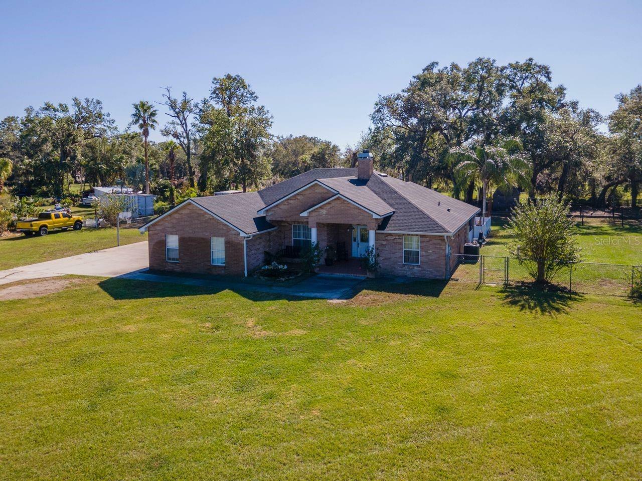 Property Photo:  1827 Joe McIntosh Road  FL 33565 