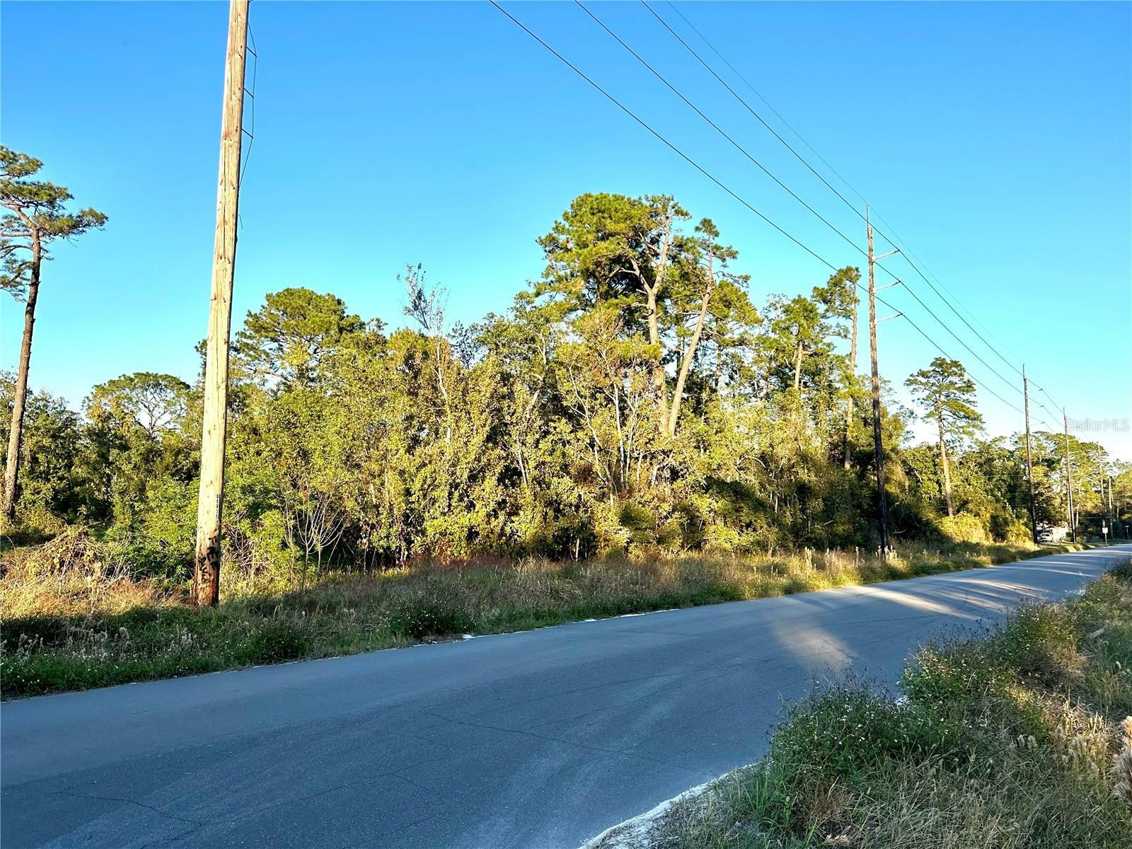 Property Photo: 1635 Central Parkway FL 32724