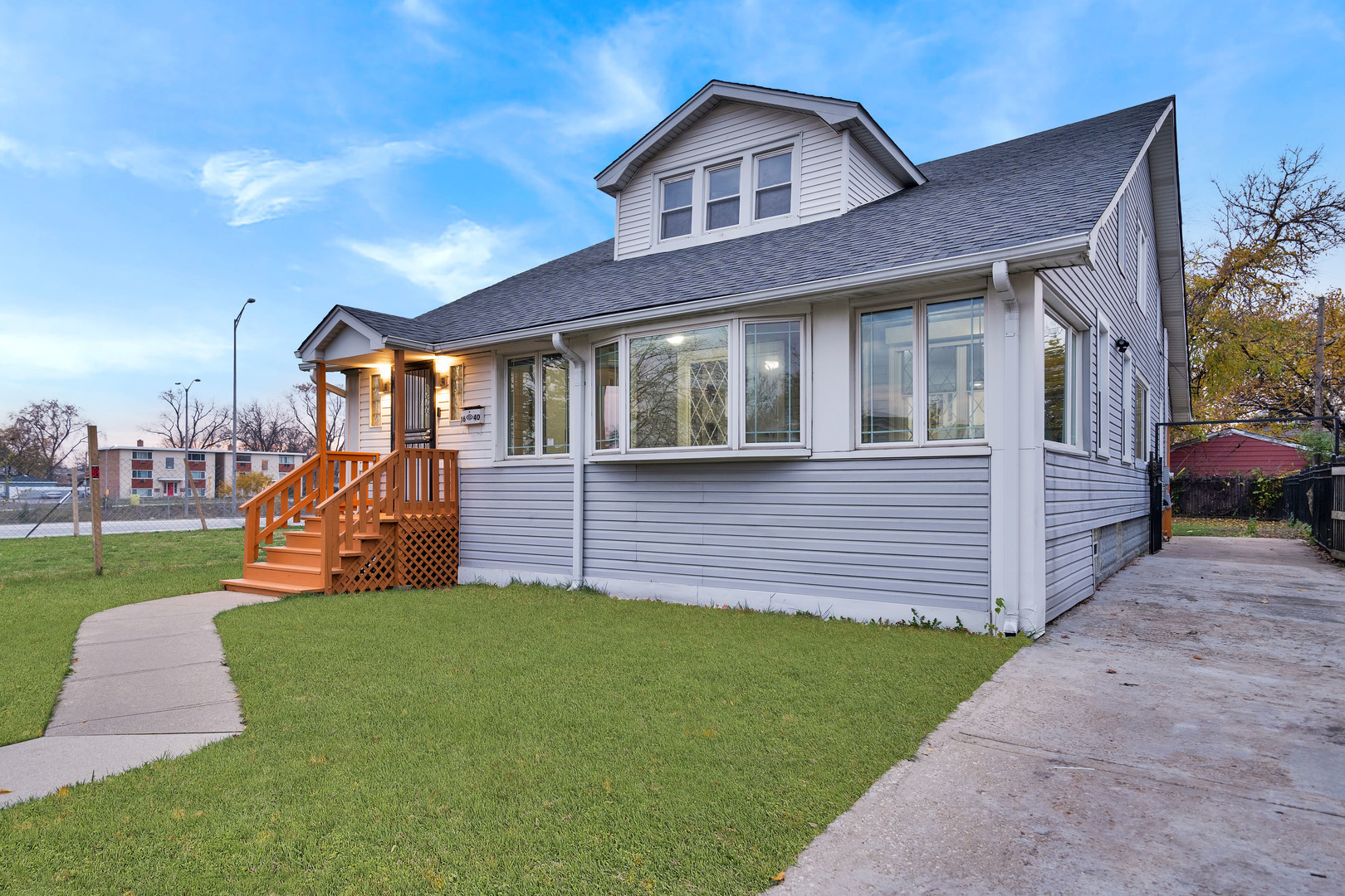 Property Photo:  1640 S 15th Avenue S  IL 60153 