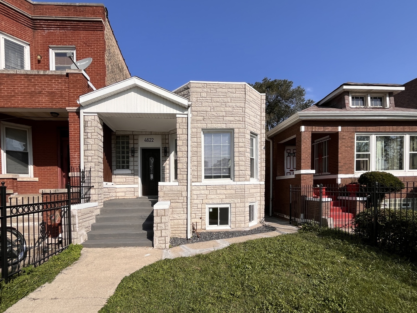 Property Photo: 4622 W Monroe Street IL 60644